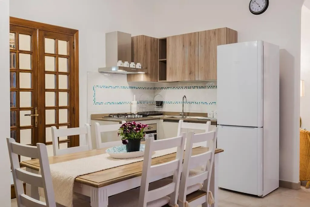 Affittasardegna-Portico Delle Rose Apartment Castelsardo