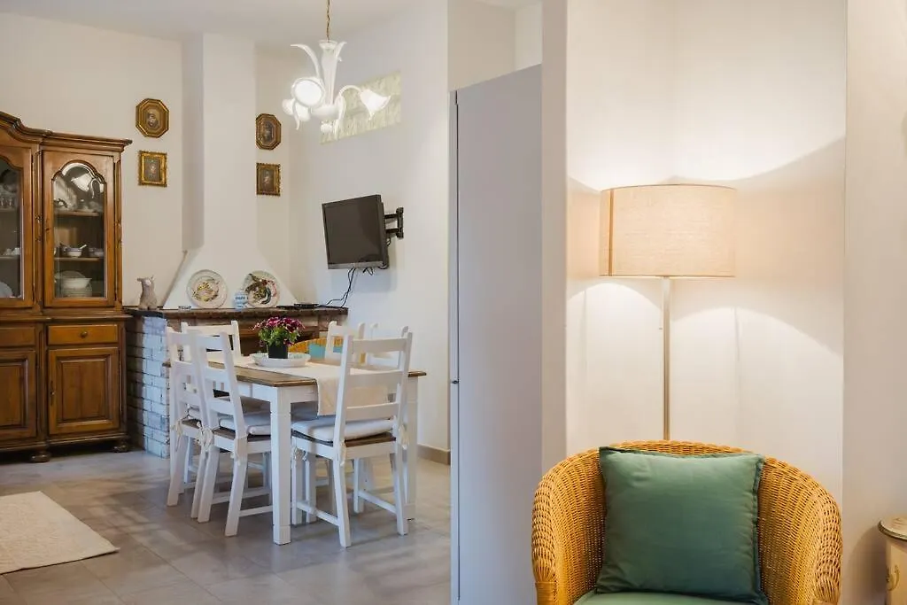 Affittasardegna-Portico Delle Rose Apartment Castelsardo Italy